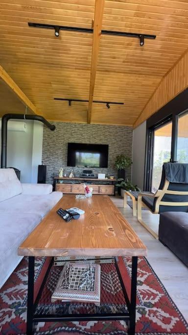 Escape To The Peaceful Countryside Villa อิสตันบูล ภายนอก รูปภาพ